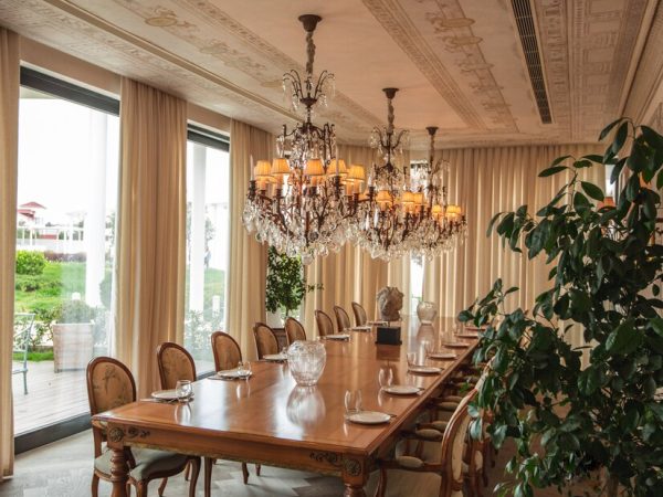 Ilumine sua casa com estilo: lustres, pendentes e luminárias